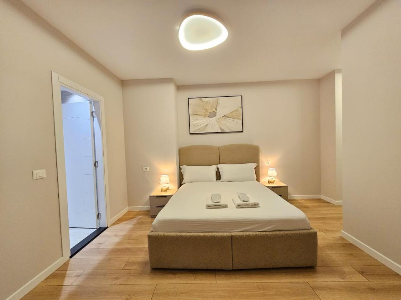 Miku Apartment-modern 2bedroom In Prime Location Апартаменты Тирана