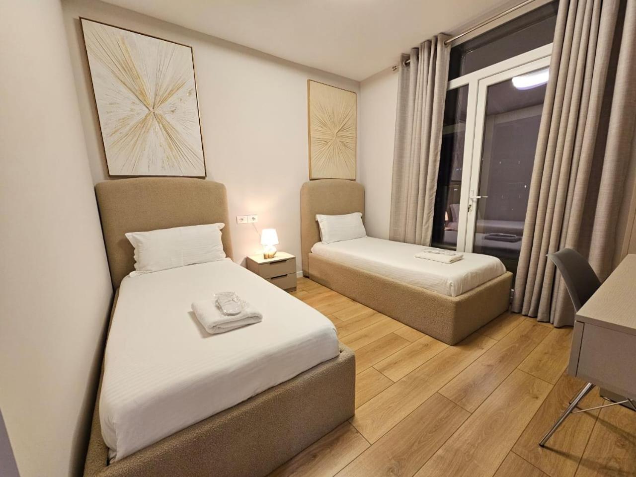 Miku Apartment-modern 2bedroom In Prime Location Тирана