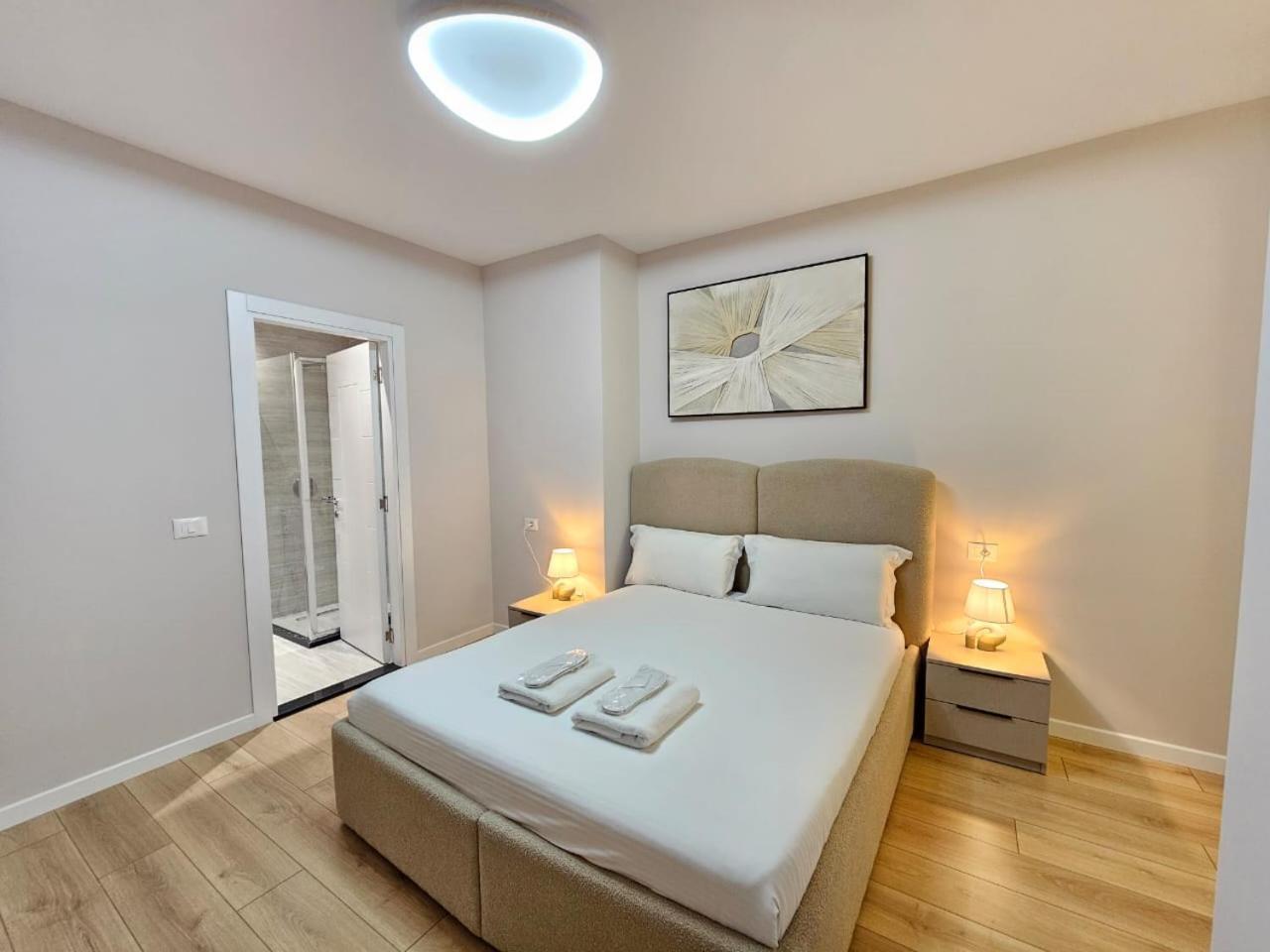Апартаменты Miku Apartment-modern 2bedroom In Prime Location *